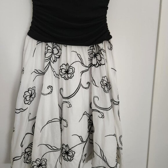 Laura Petites Formal Dress - Picture 3 of 3